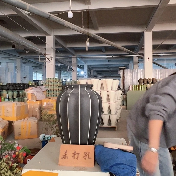 景德镇陶瓷花瓶工厂