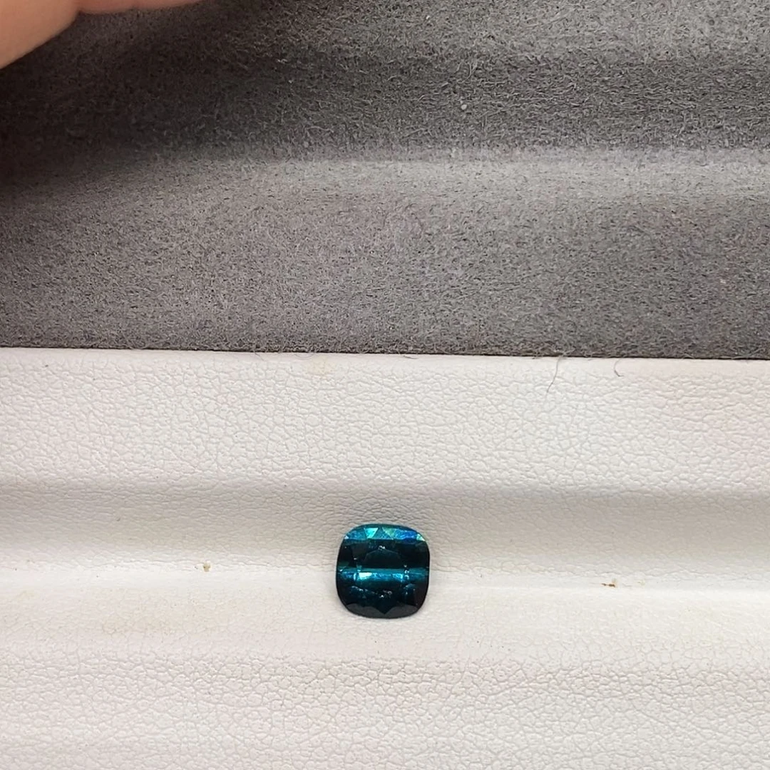碧玺裸石未镶嵌1.38克拉天然拉贡碧玺