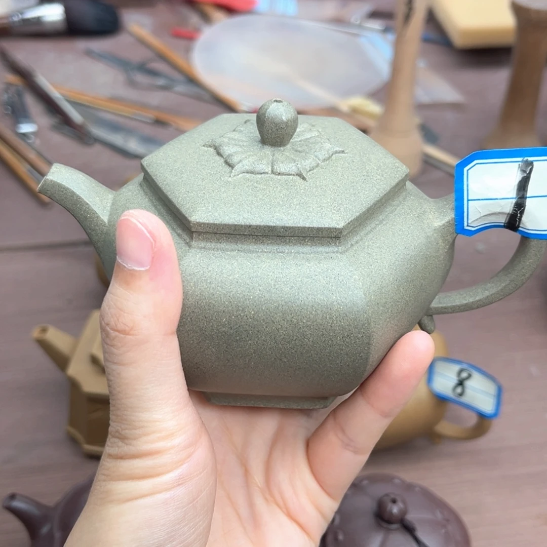 兴***源茶壶紫砂菱花逸方，250cc，青段