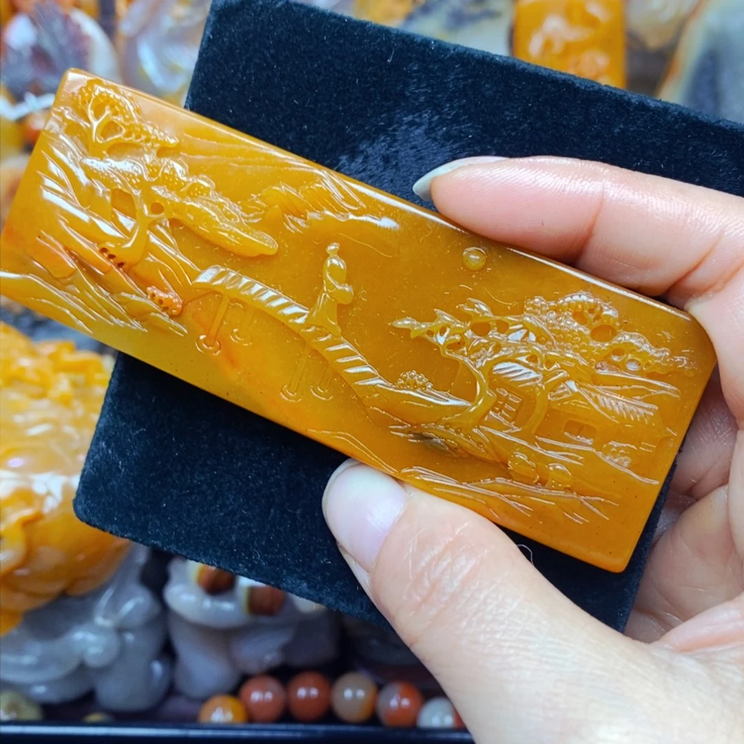 未镶嵌石英质玉（黄龙玉）颈饰