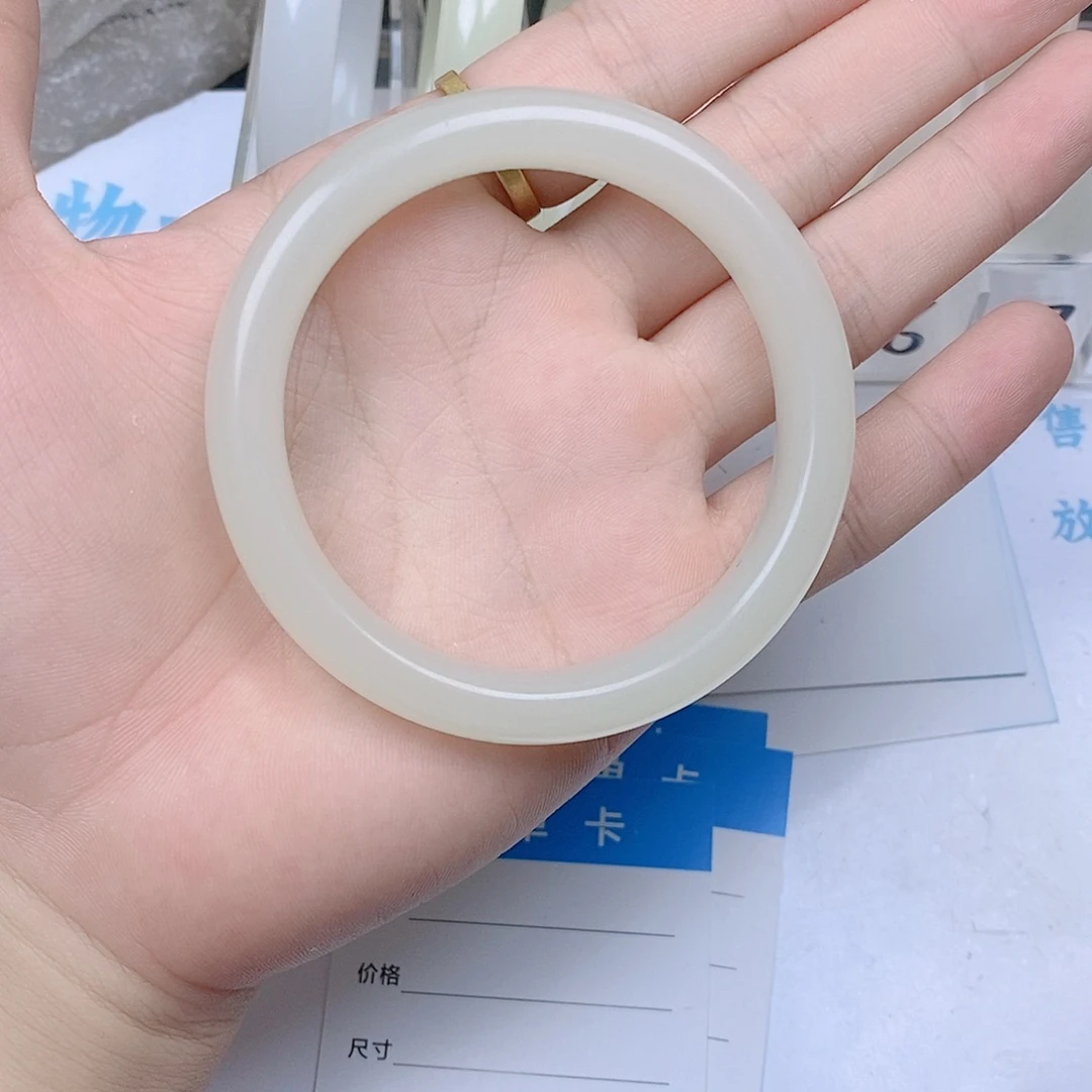 石英质玉未镶嵌手镯