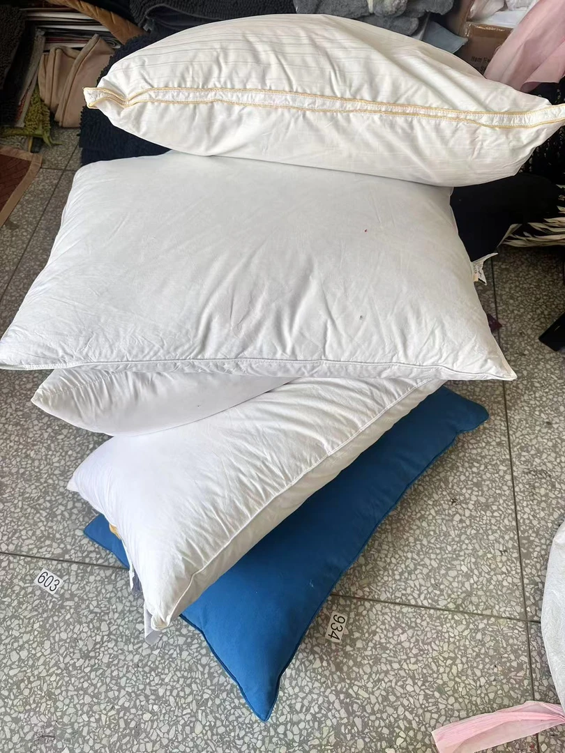《兵哥外贸》3楼50×70上下杂款全棉羽毛枕 发一个 不挑色 微瑕疵