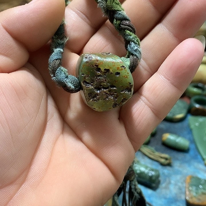 未镶嵌岫岩河磨玉（透闪石质玉）挂件