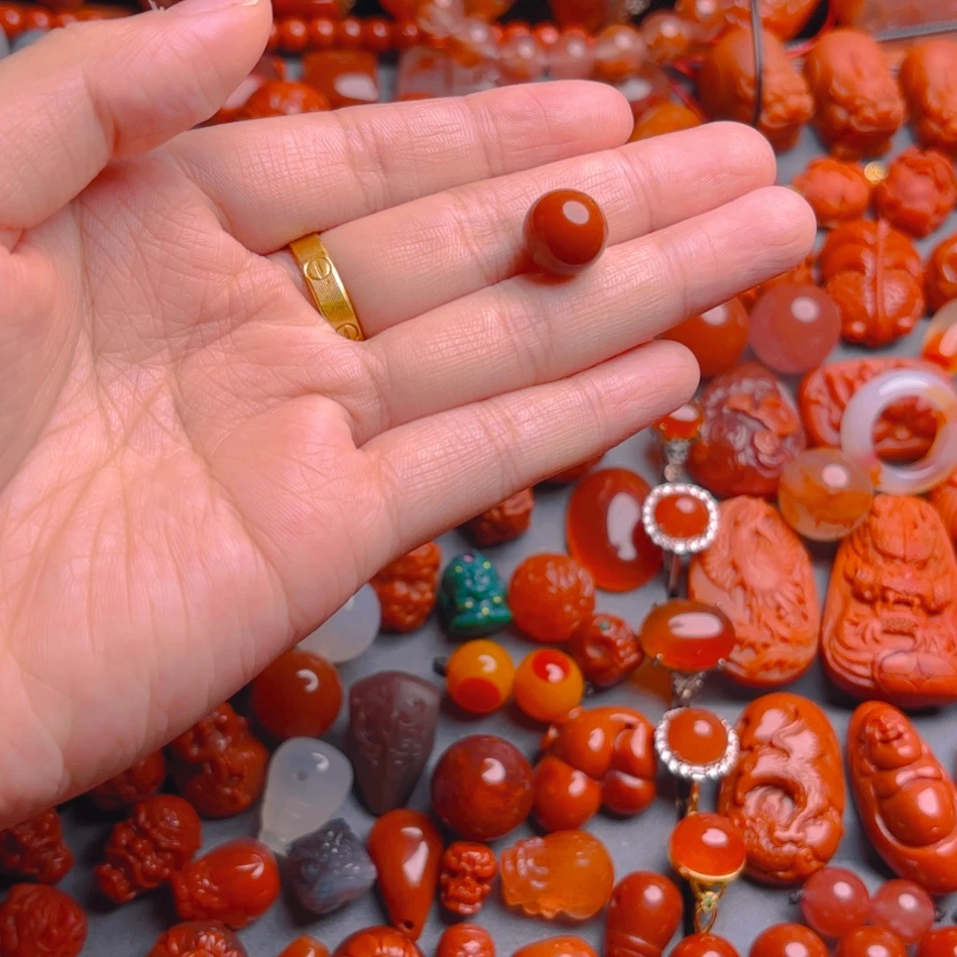 萬***.未镶嵌南红玛瑙珠宝奇石