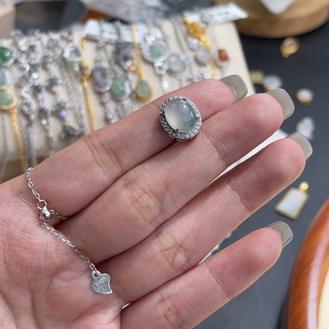 翡翠未镶嵌颈饰粥***洲路路通