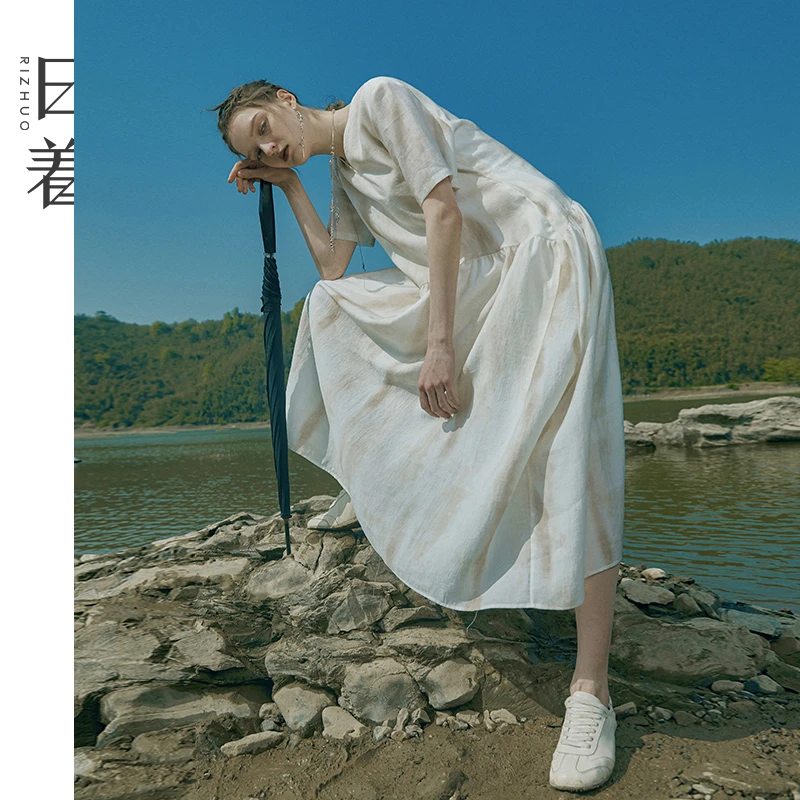 日着2025夏新款V领短袖连衣裙原创印花气质高级中长裙女RD2701L1