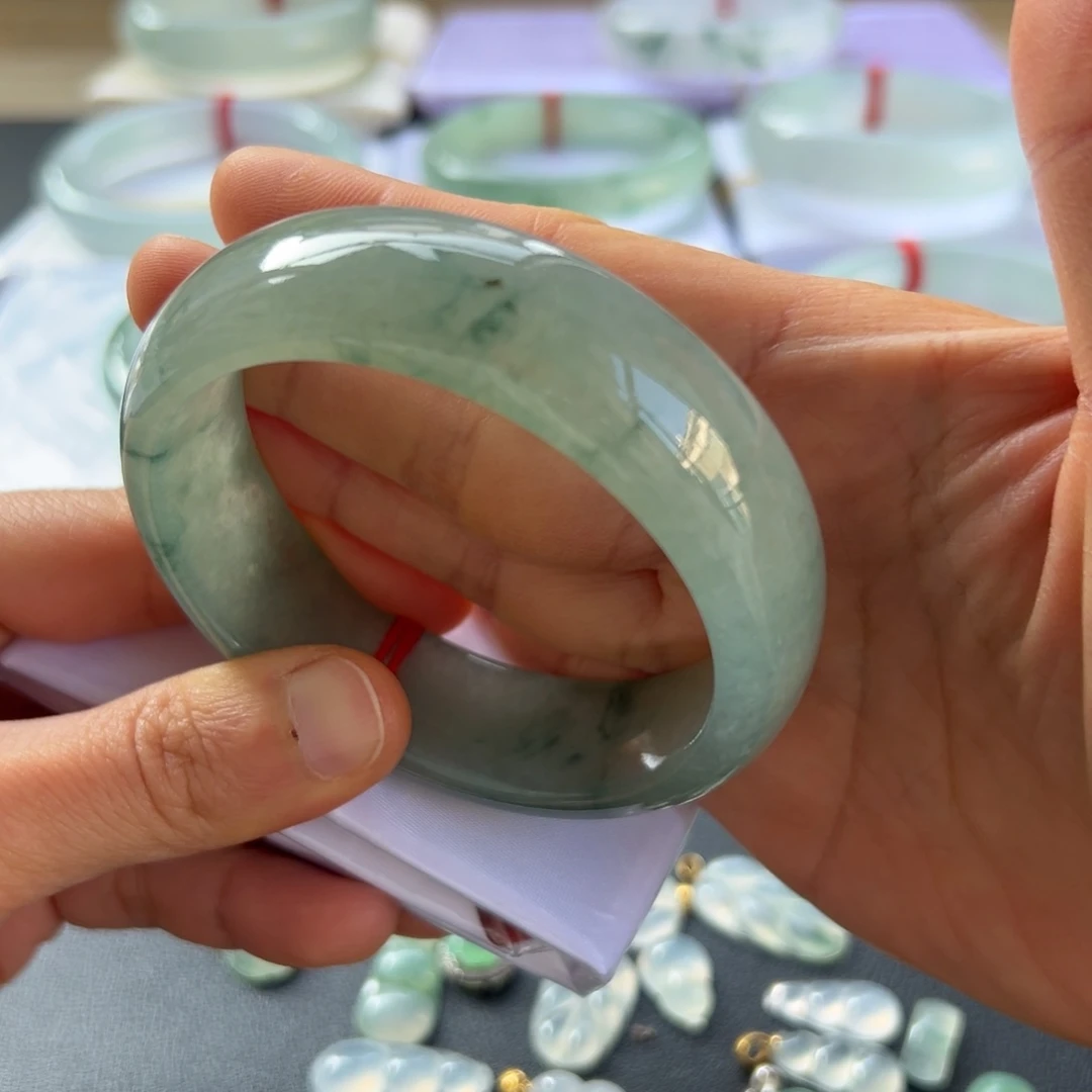 翡翠手镯未镶嵌手镯