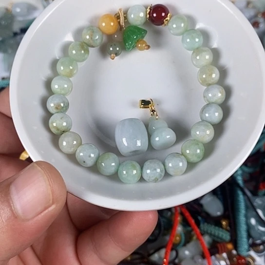 翡翠未镶嵌颈饰天然翡翠拍一发三