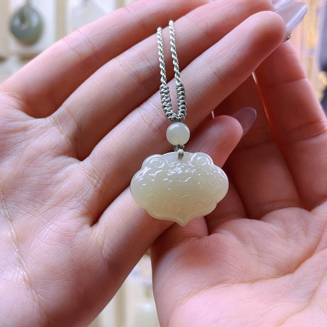 和田玉吊坠(赠链)未镶嵌