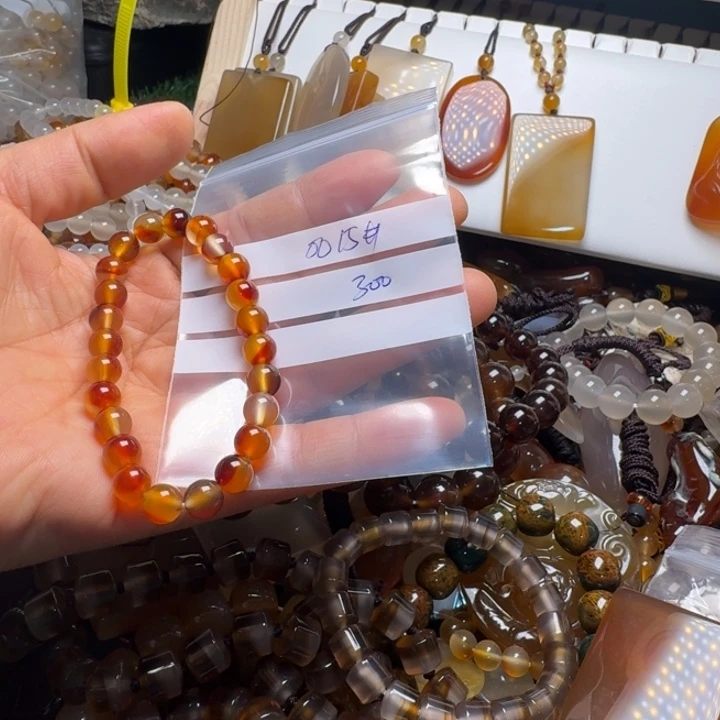 金***，玛瑙/玉髓未镶嵌颈饰0015