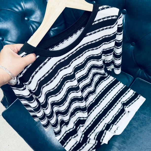 2025夏季 减龄气质百搭黑白条纹宽松短袖针织上衣冰丝T恤休闲百搭