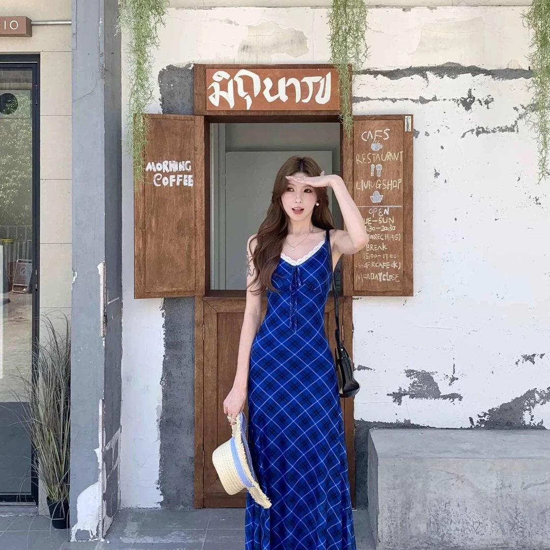 法式复古格子吊带连衣裙2025夏季新款时尚辣妹风设计感修身长裙女