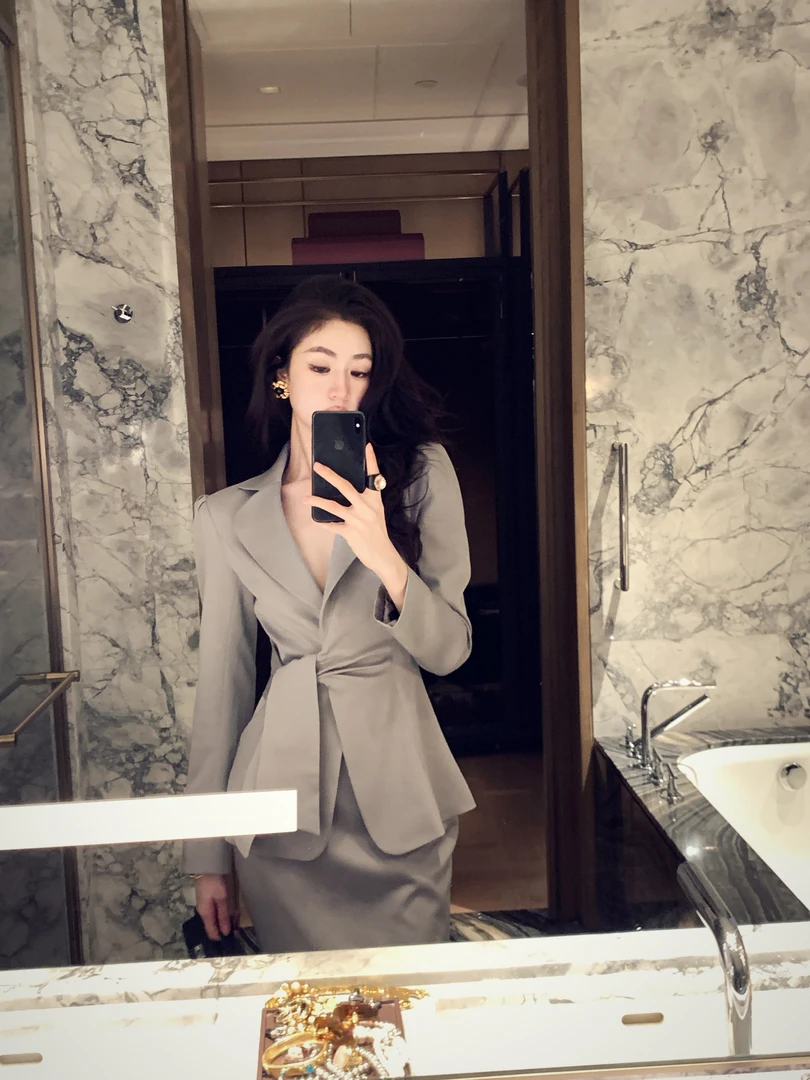 金南一  秋季气质收腰修身设计感包臀半裙西装套装021210957