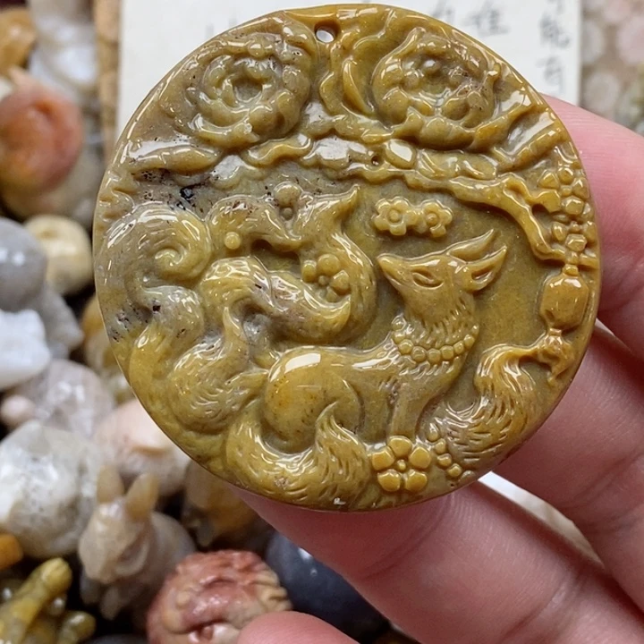 颈饰未镶嵌硅化珊瑚（珊瑚玉）有瑕