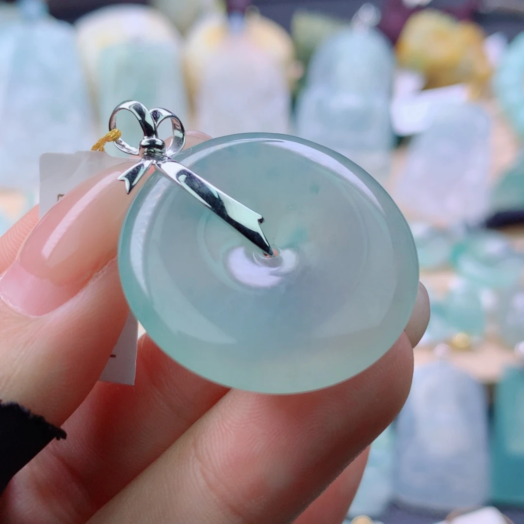 翡翠18K金镶嵌颈饰翡翠吊坠