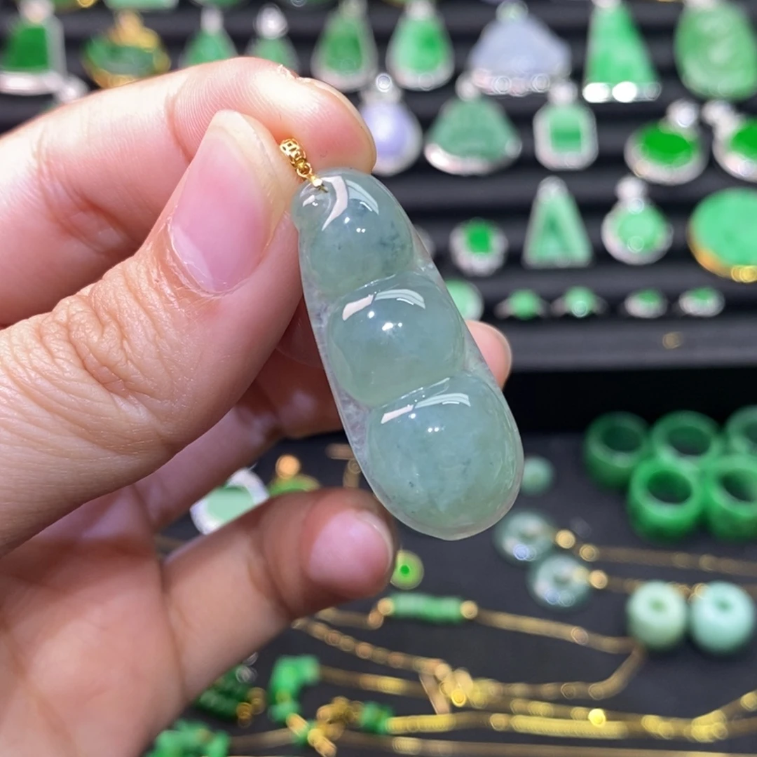 翡翠18K金镶嵌颈饰豆子