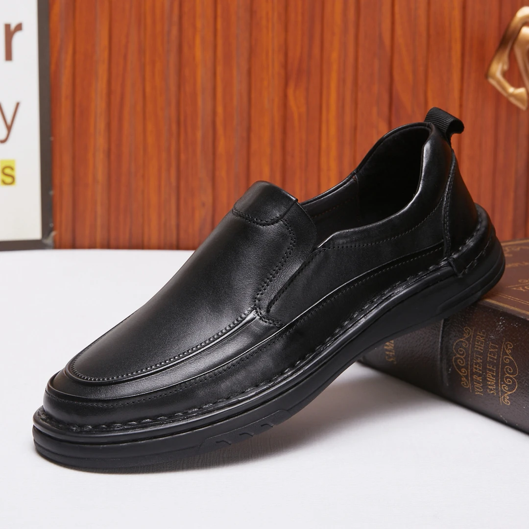 精品商务休闲男鞋2025秋季新款防滑透气轻便手工缝制男士套脚皮鞋