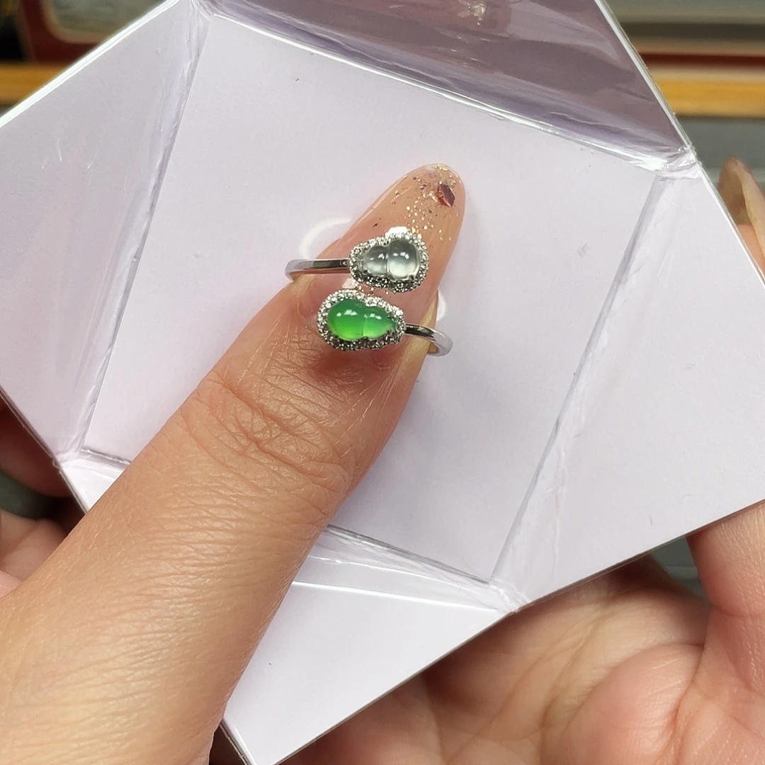 翡翠18K金镶嵌戒指