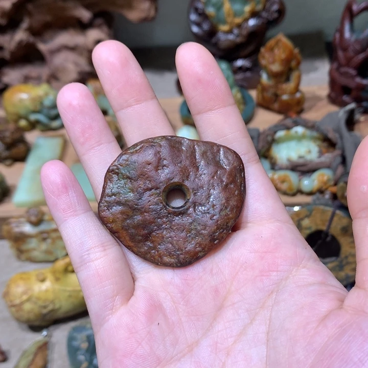 未镶嵌岫岩河磨玉（透闪石质玉）挂件