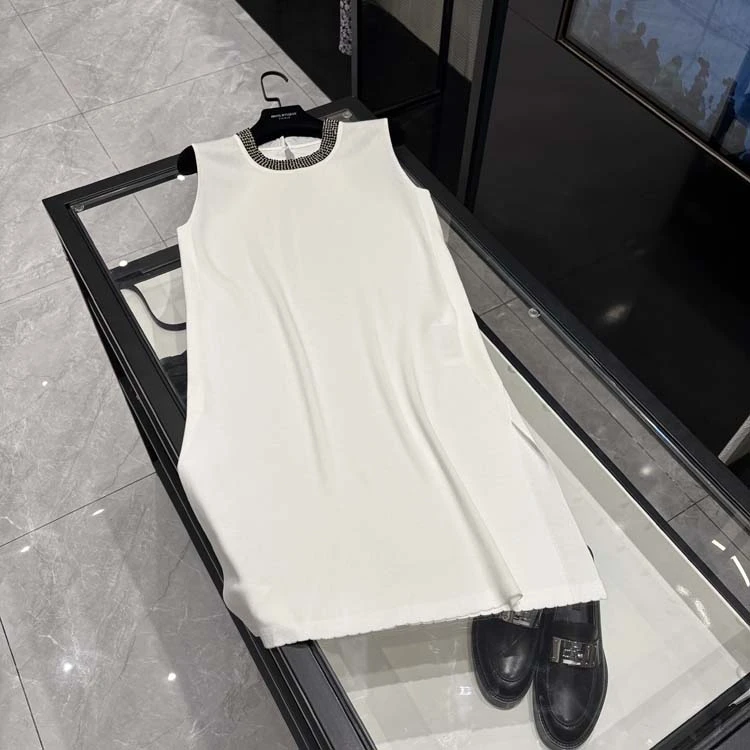 25年春夏新款女装 法式手工钻石领侧边开叉气质连衣裙-25034