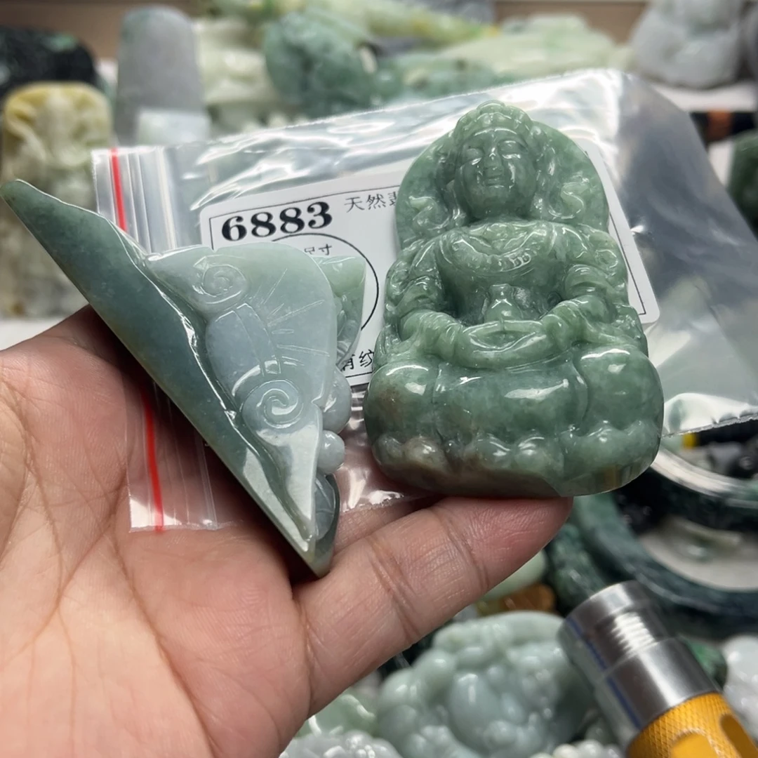 欣***E翡翠未镶嵌颈饰6883