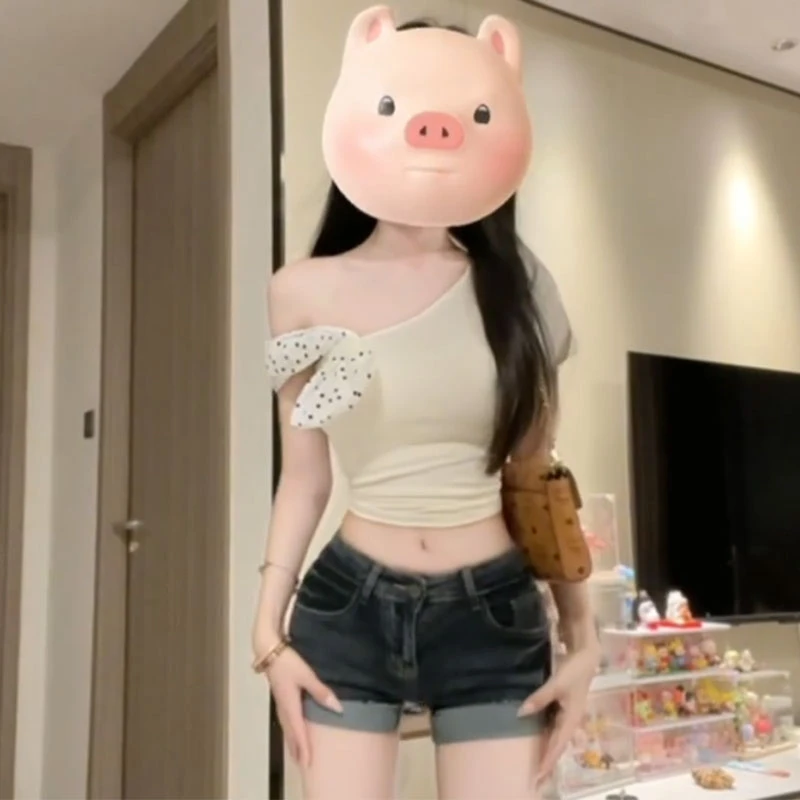 2025夏季新款不规则修身蝴蝶结波点斜肩短袖T恤女配高腰牛仔热裤