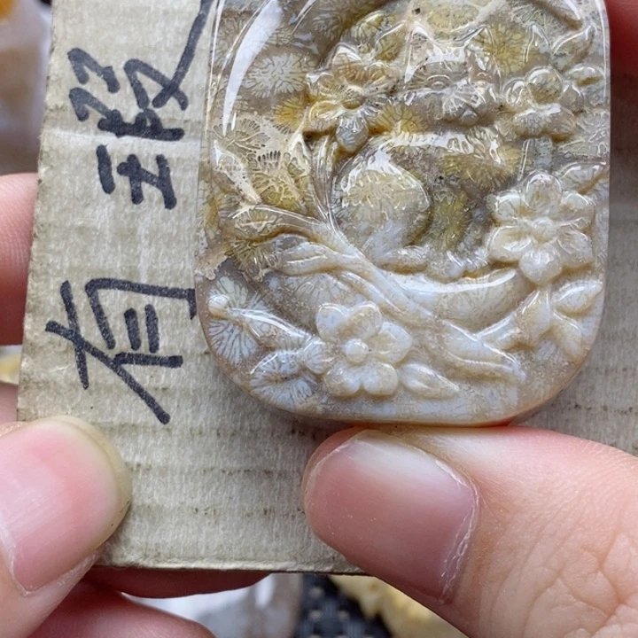 硅化珊瑚（珊瑚玉）颈饰未镶嵌