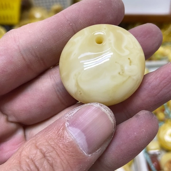 蜜蜡未镶嵌裸石吊坠