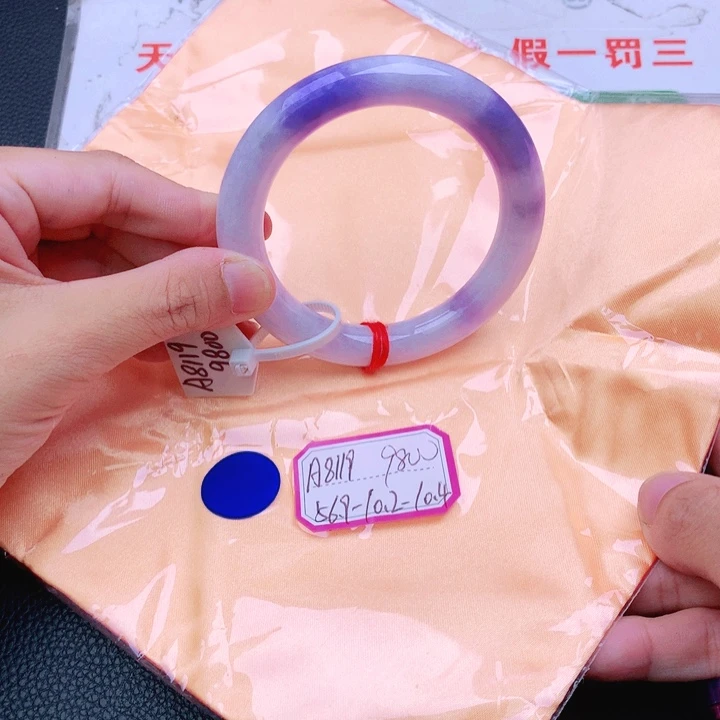 翡翠手镯未镶嵌翡翠