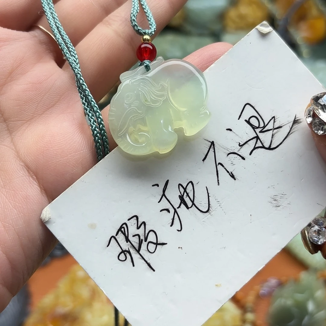 蛇纹石玉未镶嵌吊坠