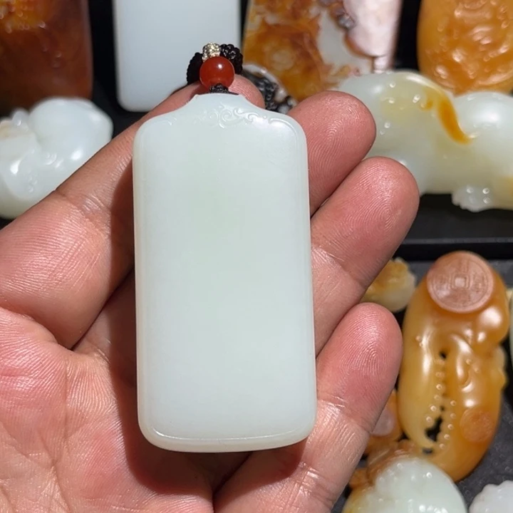 和田玉未镶嵌车挂东*朔