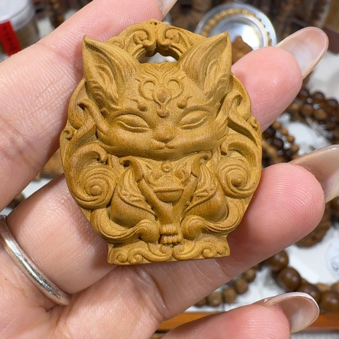 闪***辰檀香木无事牌4.0×3.3手工精雕凤九
