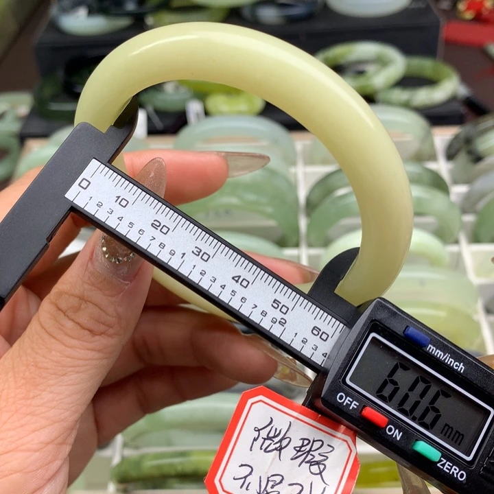 蛇纹石玉未镶嵌手镯742