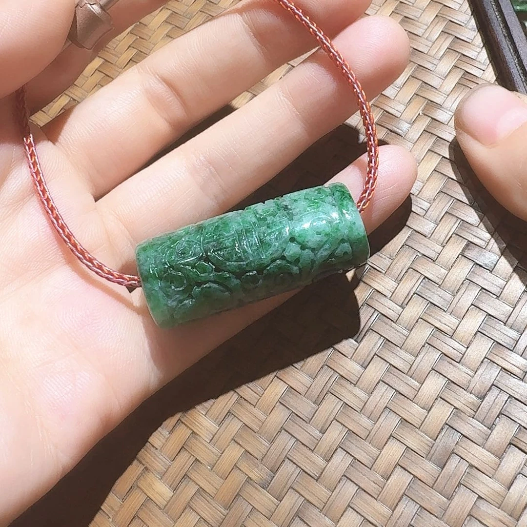颈饰未镶嵌翡翠个性十足