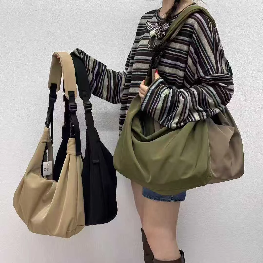 高质感休闲大容量饺子包日系中性慵懒风潮酷斜挎包男女单肩手提包