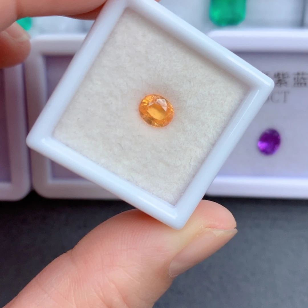 未镶嵌1.01克拉裸石石榴石（芬达石）