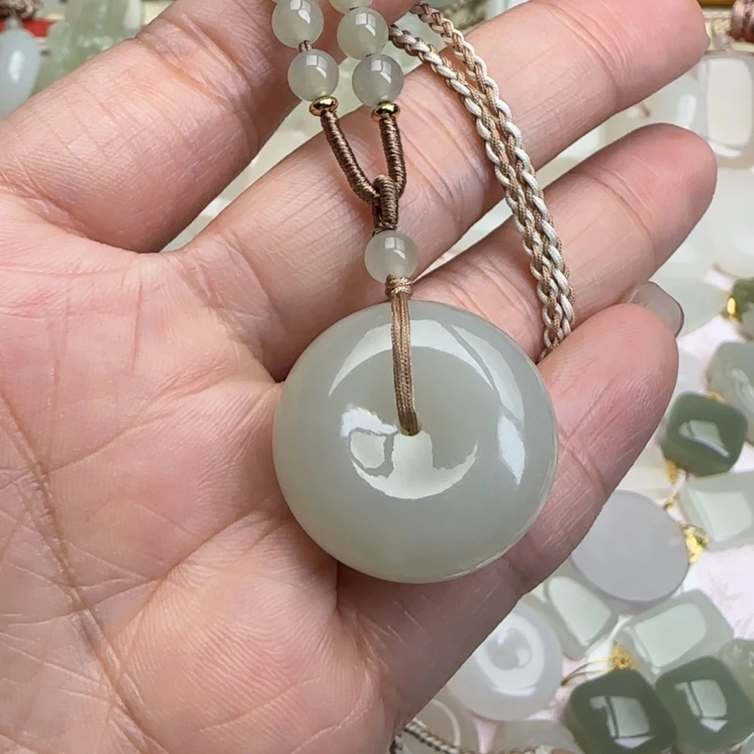 颈饰未镶嵌和田玉