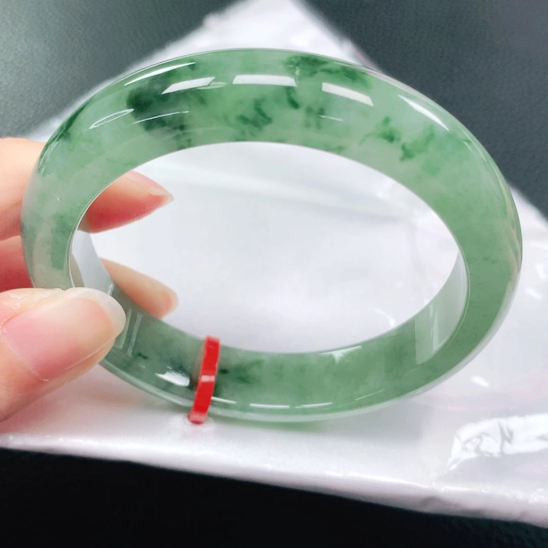 翡翠手镯未镶嵌54圈