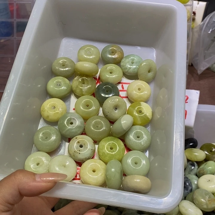 蛇纹石玉未镶嵌颈饰4