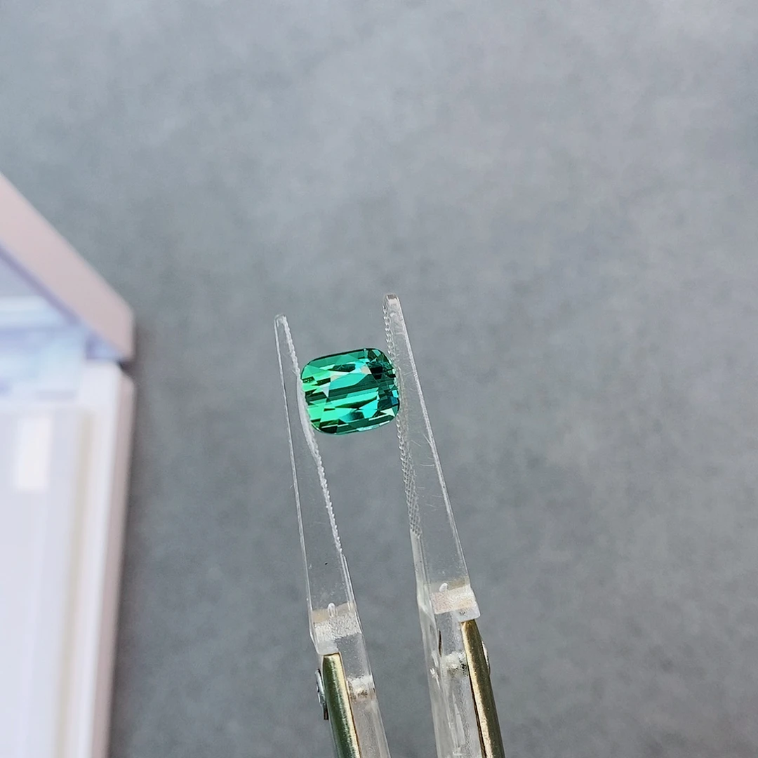 未镶嵌珠宝半成品碧玺1.83ct 拉贡