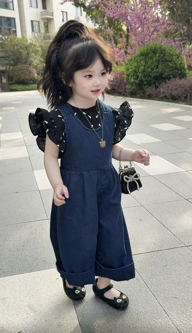 韩版童装2025春夏款女童阔腿牛仔背带裤子满印上衣套装
