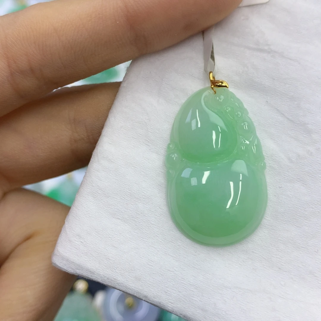 翡翠18K金镶嵌颈饰翡翠