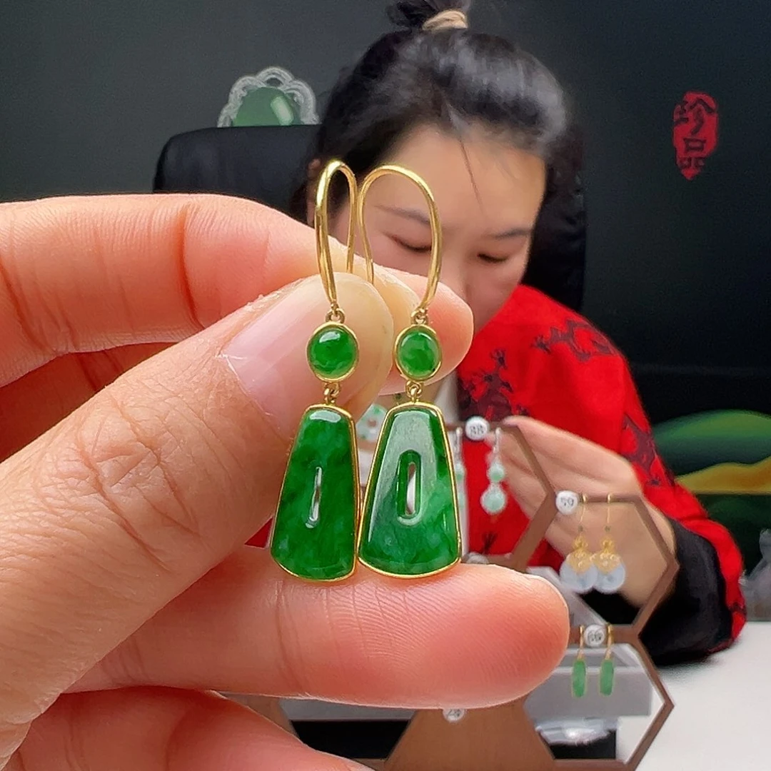 18K金镶嵌翡翠耳饰