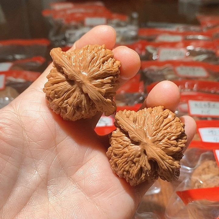 文玩核桃吊坠有**苦四座楼