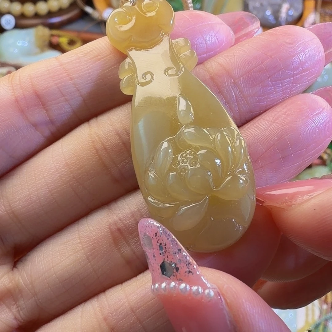 微****和田玉未镶嵌颈饰