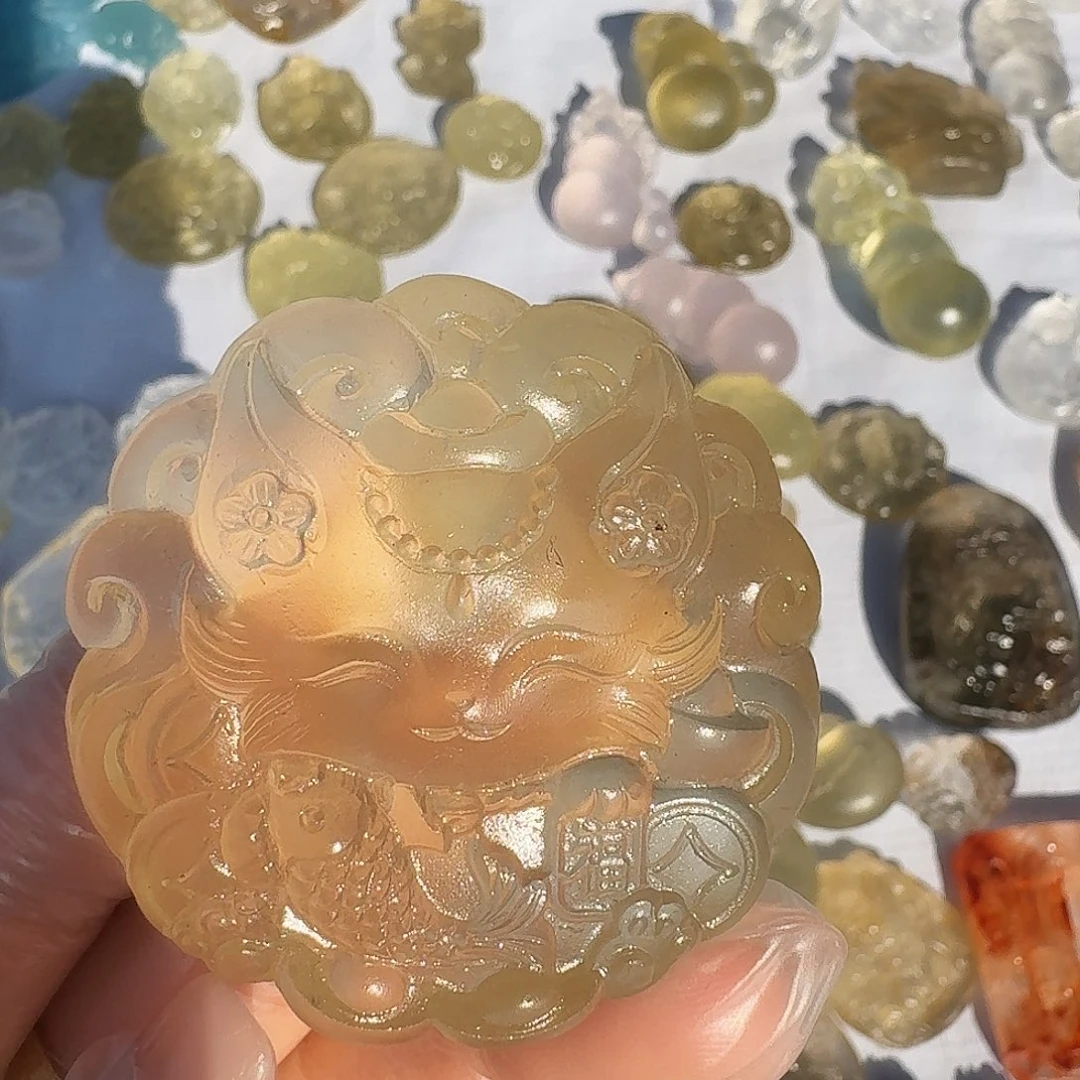 摸****紫晶未镶嵌颈饰白