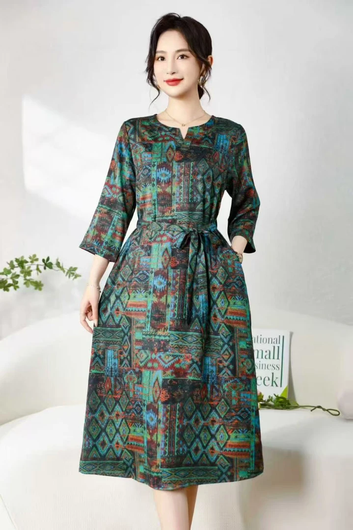 彩绣年华裙  时尚轻奢亲肤透气中长款连衣裙