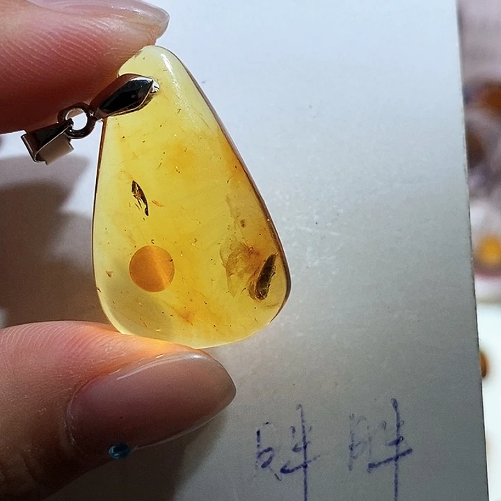 未镶嵌颈饰琥珀福利吊坠