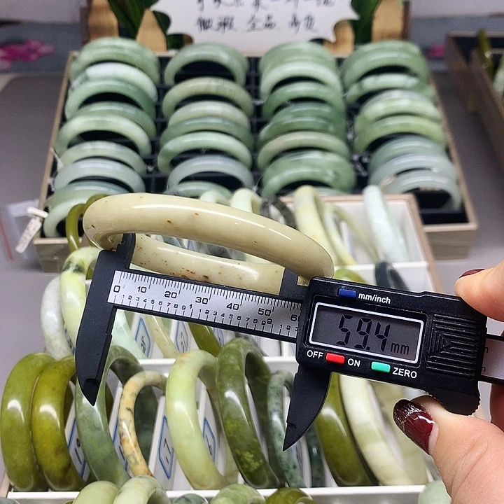 未镶嵌蛇纹石玉手镯24
