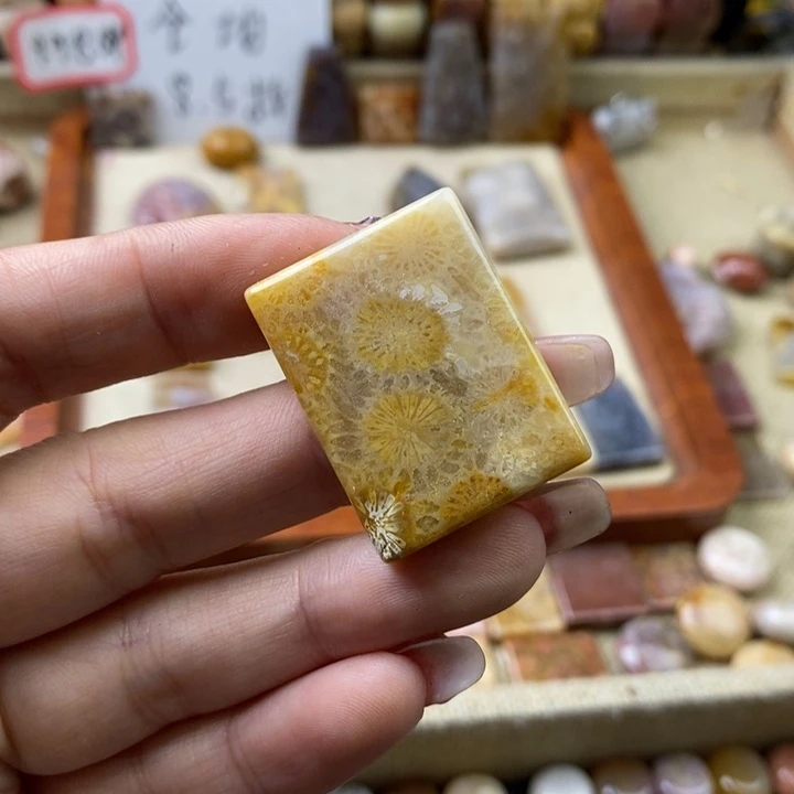 石英岩玉合金颈饰